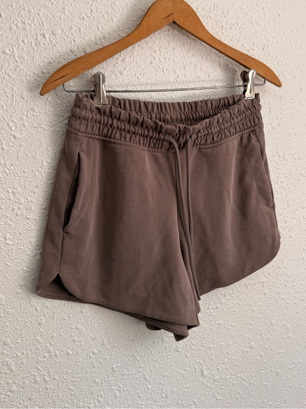 Athleta taupe drawstring shorts XS